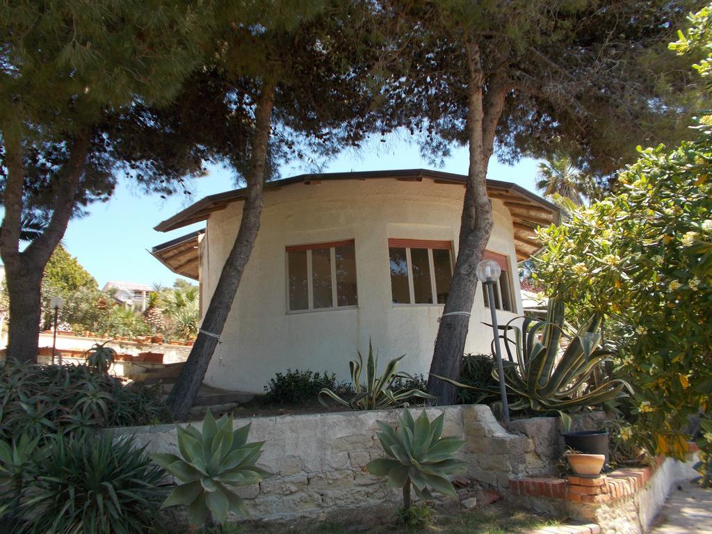 Holiday House Torre Di Manfria Villa Gela Bagian luar foto